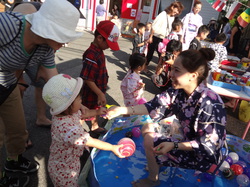 2013.07.20（１）Summer Festival　Teachers game (1).JPG